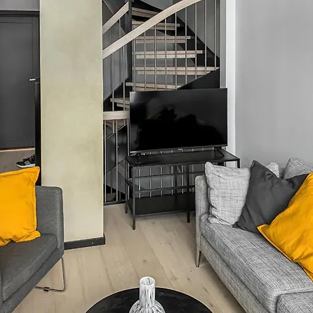 3 Bedroom Awesome In Holiday home *