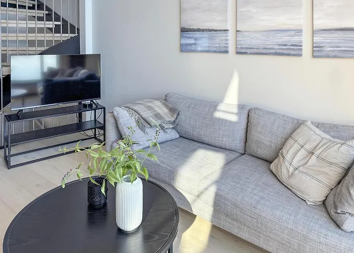 3 Bedroom Awesome In Hebnes